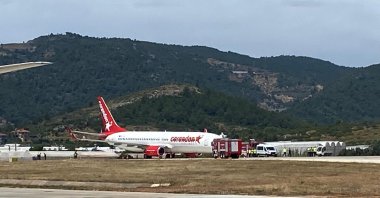 Corendon Airlines&#039; B738 from Cologne to Antalya Gazipaşa sits on the runway after its front tire burst during landing, Antalya, Türkiye, May, 9, 2024. (AA Photo)