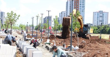 The Green Belt Project on Mesopotamia Boulevard is 95% complete, Diyarbakır, Türkiye, May 9, 2024. (IHA Photo)