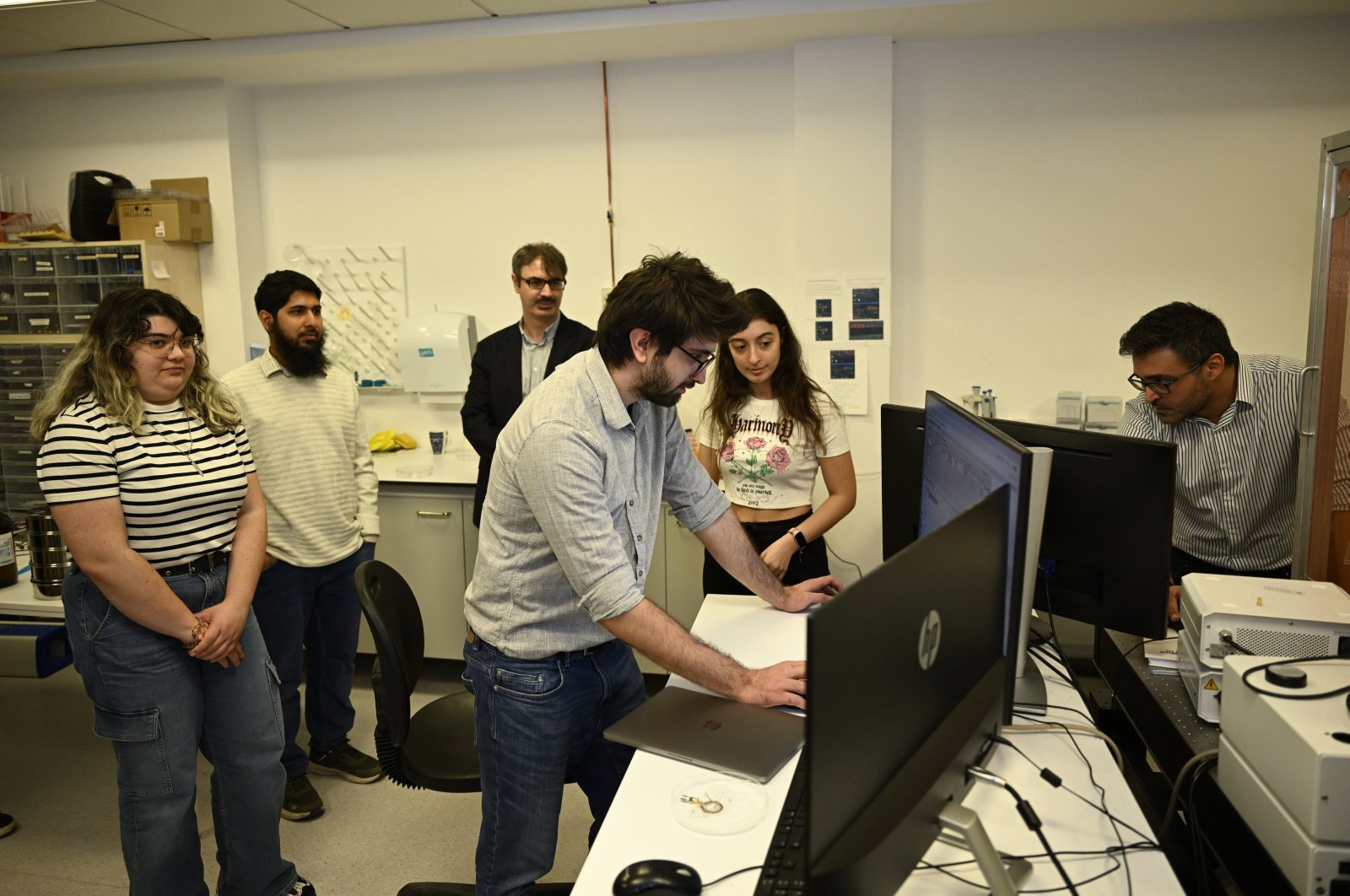 A professor works on device technology developed by researchers at Bilkent University, which swiftly and with high precision detects the environmental and health threats posed by microplastic particles, considered one of the biggest pollutants in the sea, ocean and drinking water, Ankara, Türkiye, March 3, 2024. (AA Photo)