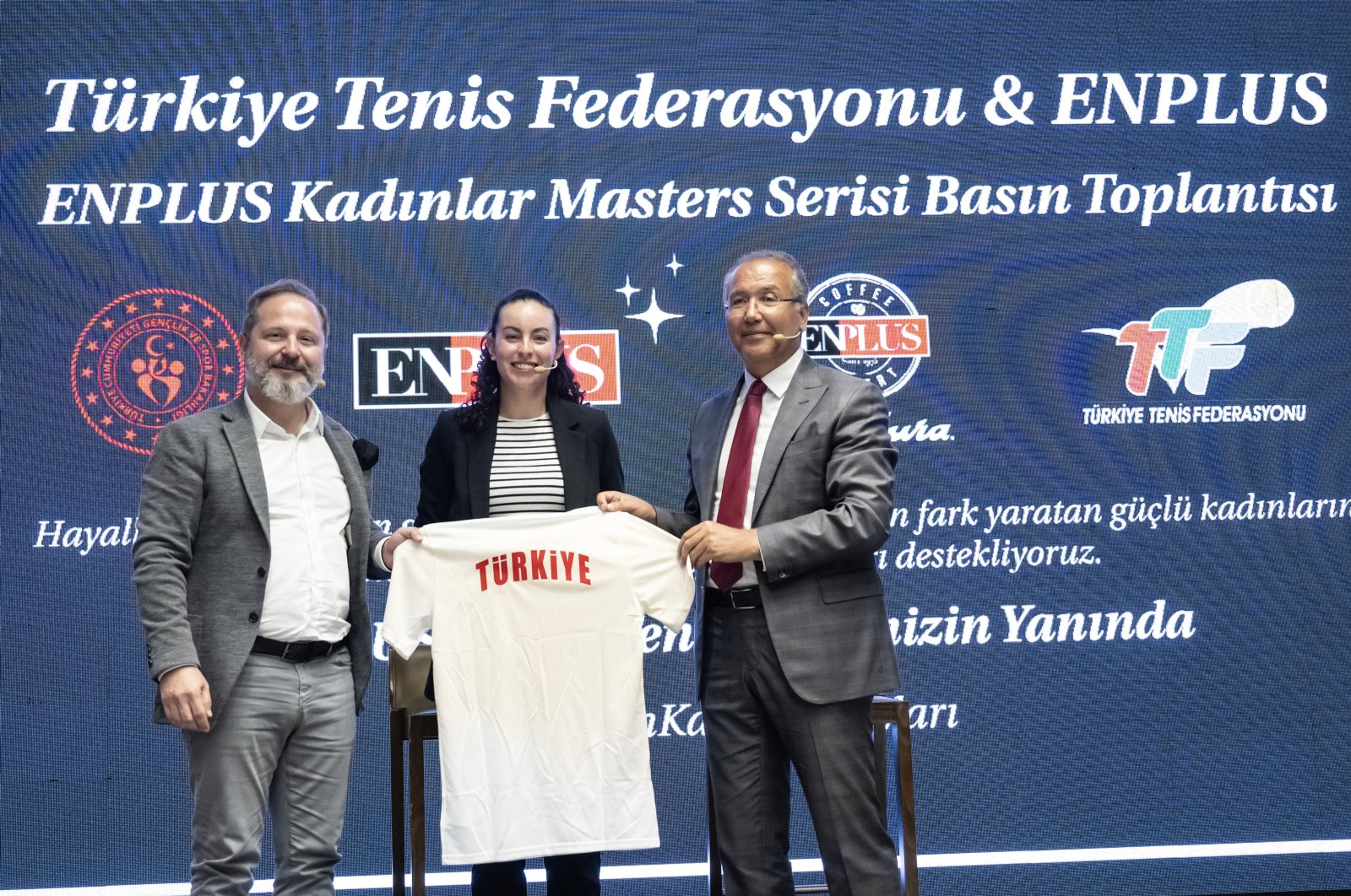 Enplus CEO Murat Hatipoğlu (L), Turkish national tennis player Ayla Aksu (C) and Turkish Tennis Federation President Cengiz Durmuş pose for a photo during the Tennis Masters&#039; Women&#039;s Series launch, Istanbul, Türkiye, May 9, 2024. (AA Photo)