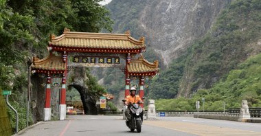 This file photo shows a Taiwanese motorist driving past a landslide at Taroko Gorge a month after a 7.2 magnitude earthquake hit Hualien, Taiwan, May 3, 2024. (EPA Photo)