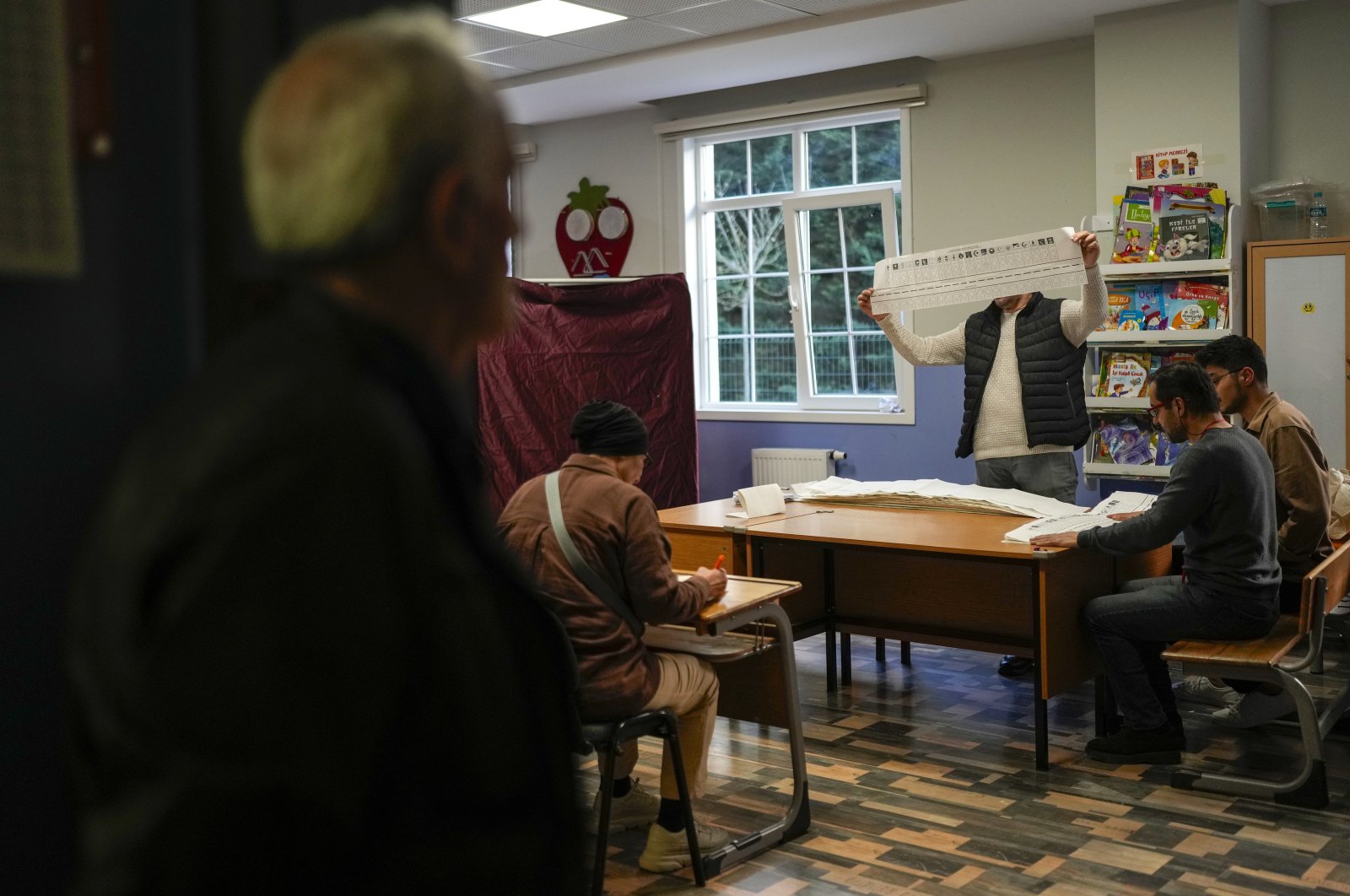 Electoral representatives count the ballots at a polling station, Istanbul, Türkiye, March 31, 2024. (AP Photo)