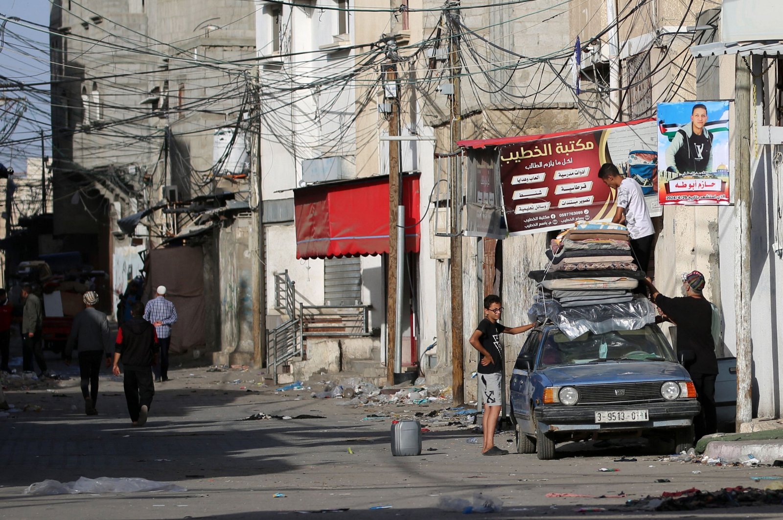 People gather their belongings as they prepare to flee Rafah in the southern Gaza Strip, Palestine, May 10, 2024. (AFP Photo)