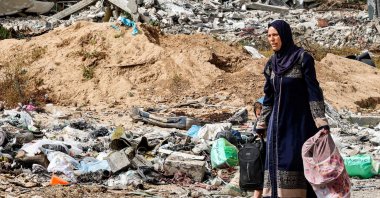 A woman and child arrive on foot at the Daraj quarter of Gaza City, Palestine, May 11, 2024. (AFP Photo)