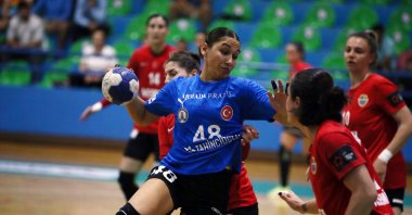 Yalıkavak's Ümmügülsüm Bedel (L) in action during the Women's Handball Süper Lig playoffs match against Kastamonu, Bodrum, Türkiye, May 12, 2024. (AA Photo)