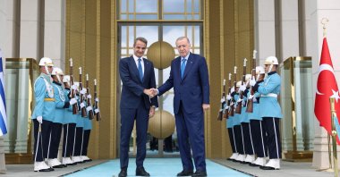 President Recep Tayyip Erdoğan and Greek Prime Minister Kyriakos Mitsotakis posing before a meeting in Ankara. (Photo by Turkish Presidental Press Service / AFP)