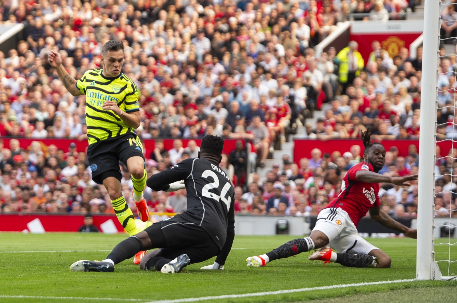 Arsenal&#039;s Leandro Trossard (L) scores the 0-1 goal against goalkeeper Manchester United&#039;s Andre Onana (C) during the English Premier League match, Manchester, U.K., May 12, 2024. (EPA Photo)