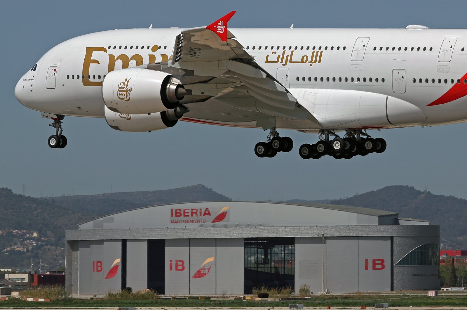 An Emirates Airbus A380-861 with the new livery lands at Barcelona-El Prat Airport, Barcelona, Spain, April 12, 2024. (Reuters Photo)