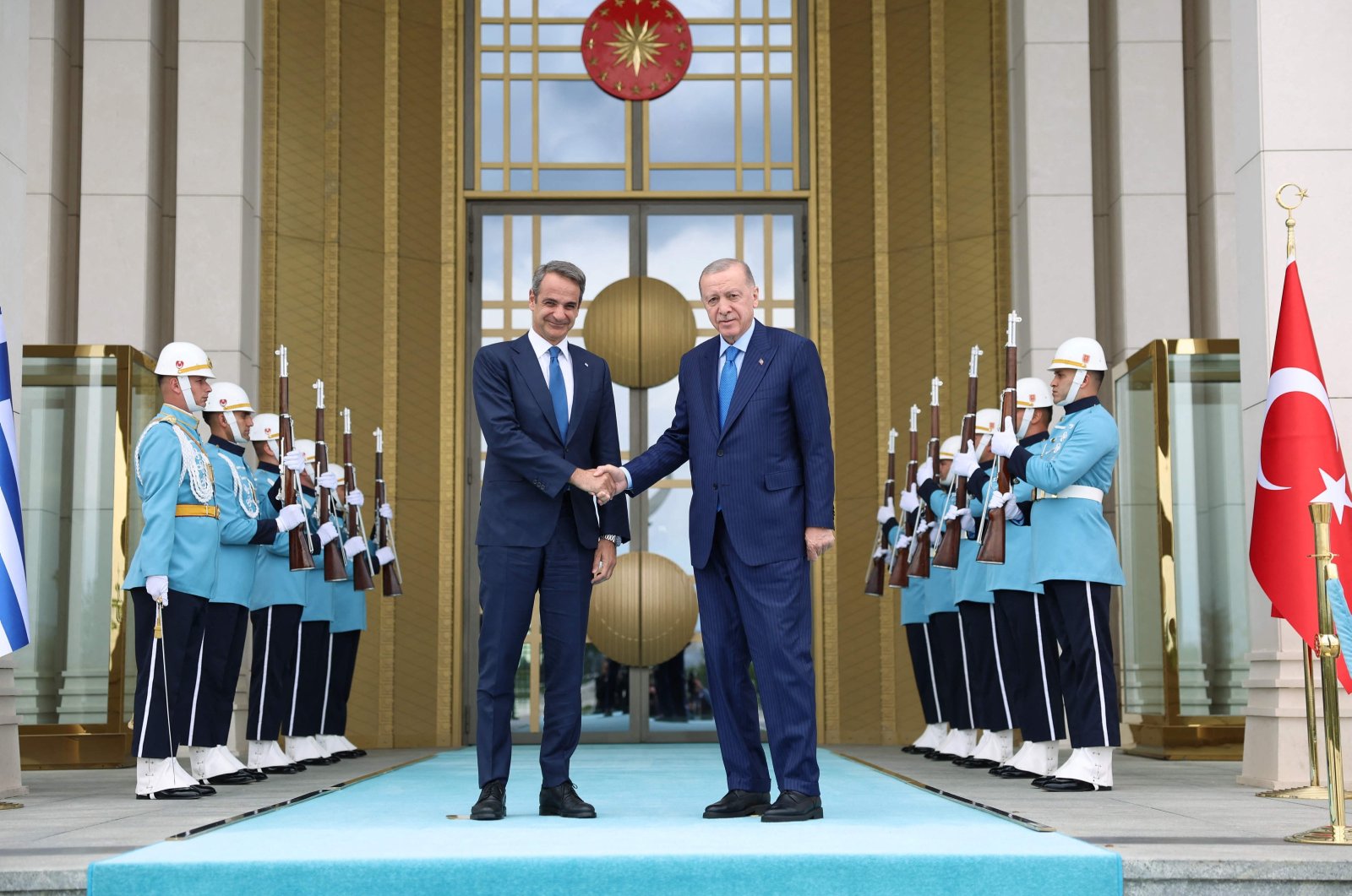 President Recep Tayyip Erdoğan and Greek Prime Minister Kyriakos Mitsotakis posing before a meeting in Ankara. (Photo by Turkish Presidental Press Service / AFP)