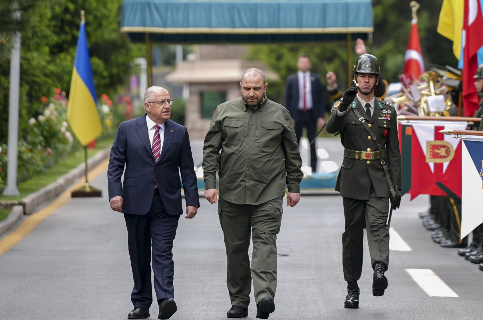 Defense Minister Yaşar Güler (L) attends a welcoming ceremony for Ukrainian Defense Minister Rustem Umerov (C), Ankara, Türkiye, May 14, 2024. (AA Photo)
