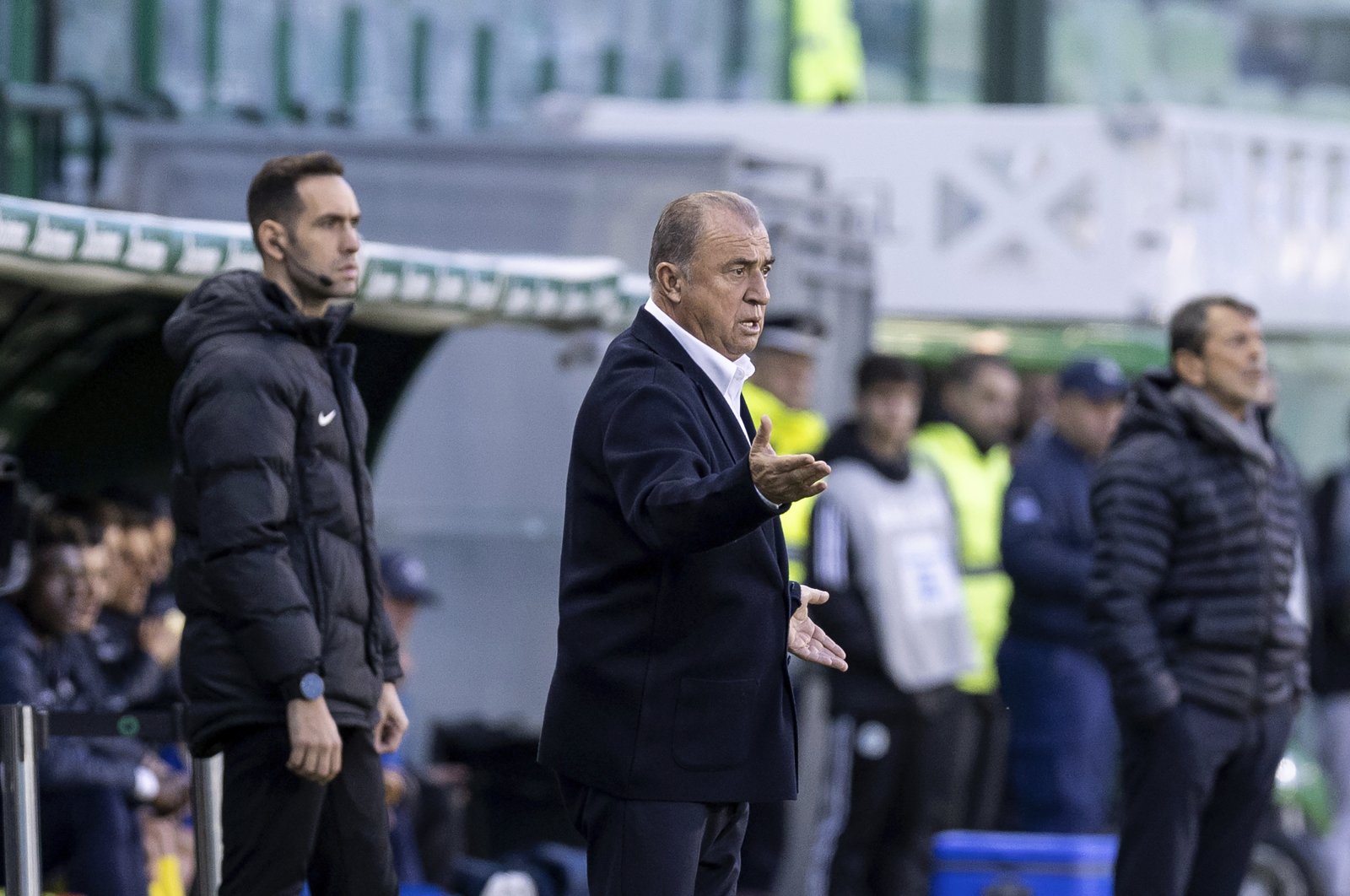 Panathinaikos head coach Fatih Terim (C) instructs his players during a Greek Super League match against Panetolikos, Athens, Greece, Jan. 7, 2024. (AP Photo)