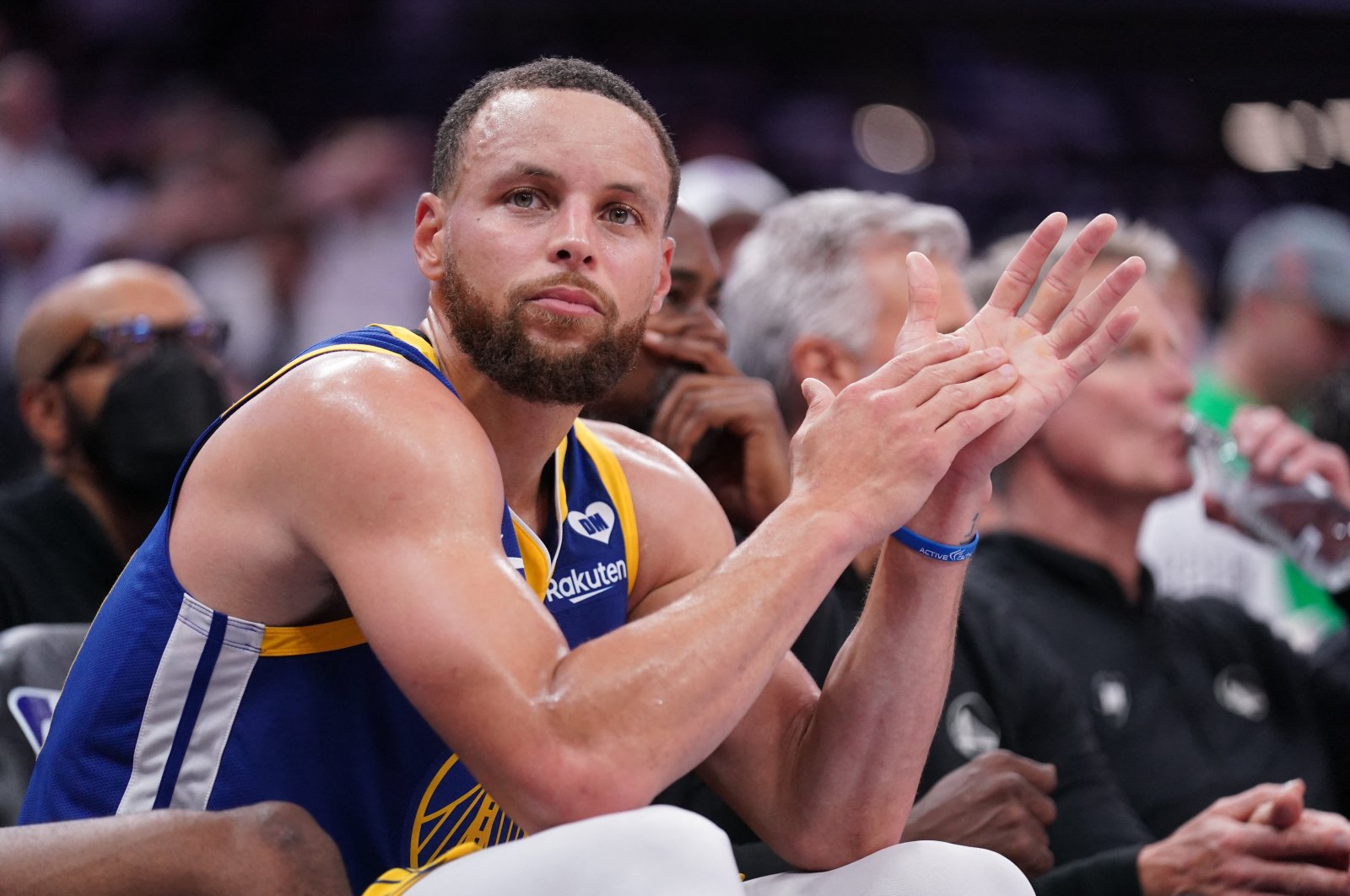 Golden State Warriors guard Stephen Curry sits on the bench during action against the Sacramento Kings in the fourth quarter during a play-in game of the 2024 NBA playoffs at the Golden 1 Center, Sacramento, California, U.S., April 16, 2024. (Reuters Photo)