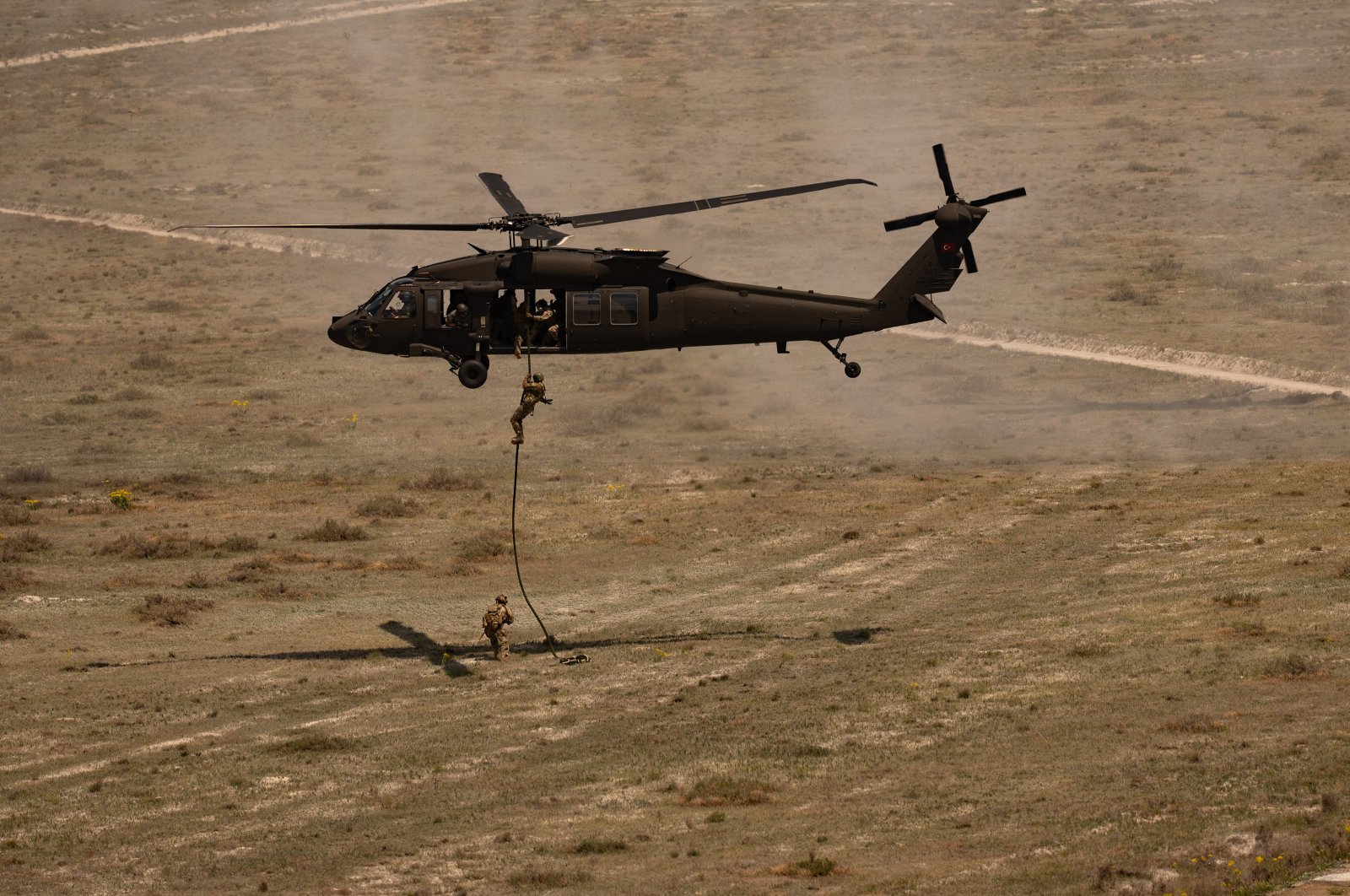 Turkish troops rappel from a helicopter during the exercise, Konya, central Türkiye, May 16, 2024. (AA Photo)