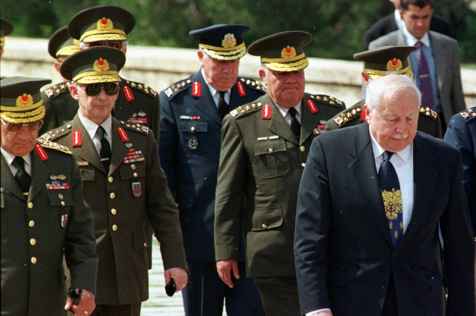 Then-Prime Minister Necmettin Erbakan (R) and the country&#039;s top generals approach the mausoleum of Mustafa Kemal Atatürk, founder of the Republic of Türkiye, Ankara, Türkiye, May 26, 1997. (AP File Photo)