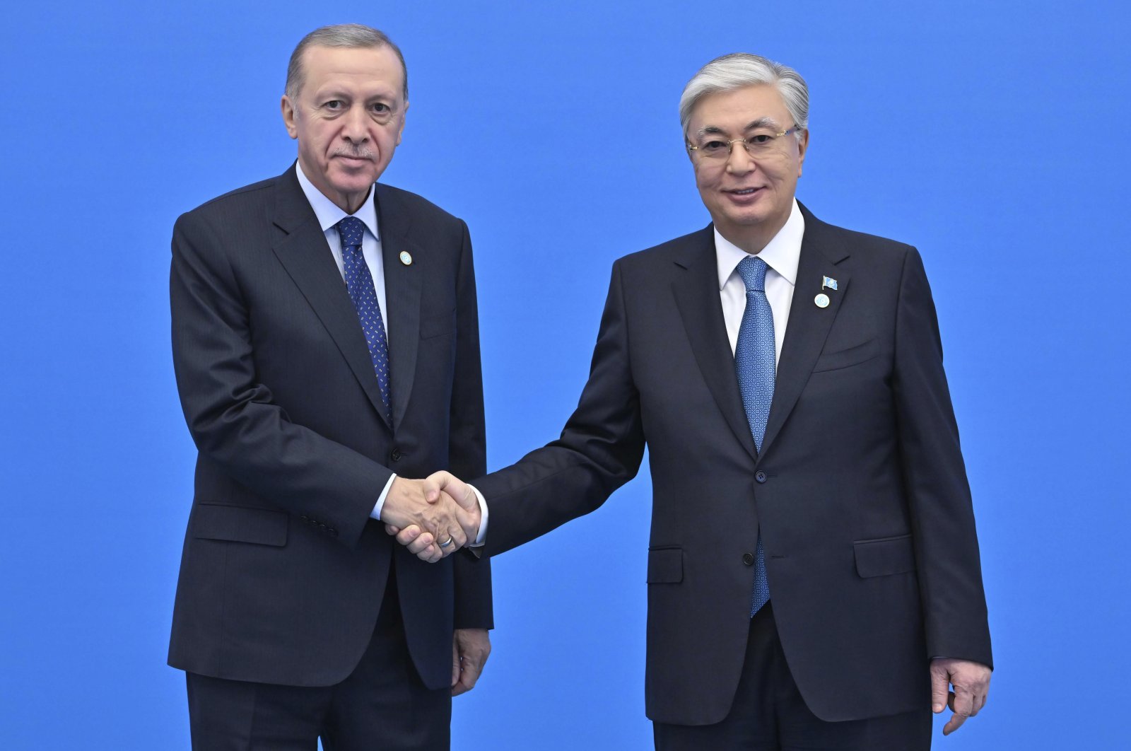 President Recep Tayyip Erdoğan (L) shakes hands with Kazakh President Kassym-Jomart Tokayev on the sidelines of the 10th summit of the Organization of Turkic States, Astana, Kazakhstan, Nov. 3, 2023. (AP Photo)