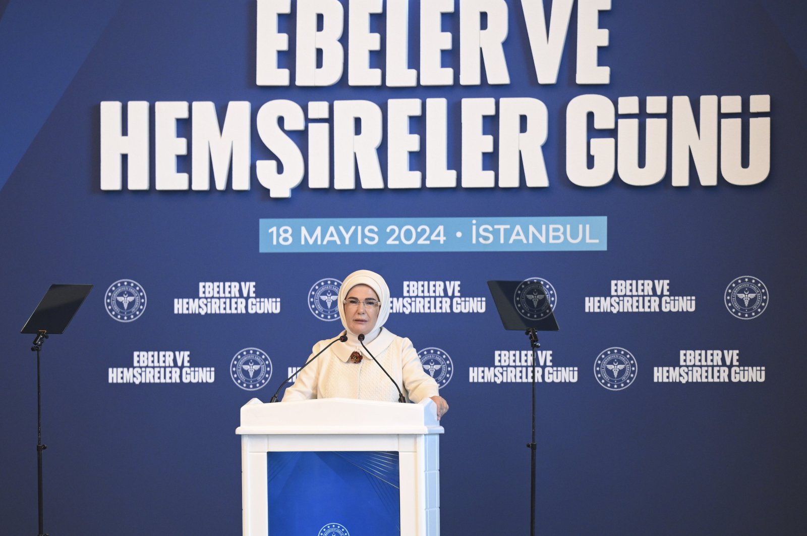 First Lady Emine Erdoğan hails devotion of nurses, midwives