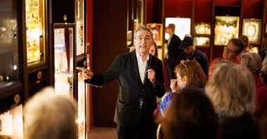 Turkish author Orhan Pamuk shows the members of the press his exhibition &quot;The Consolation of Objects,&quot; Munich, Germany, May 15, 2024. (dpa Photo)