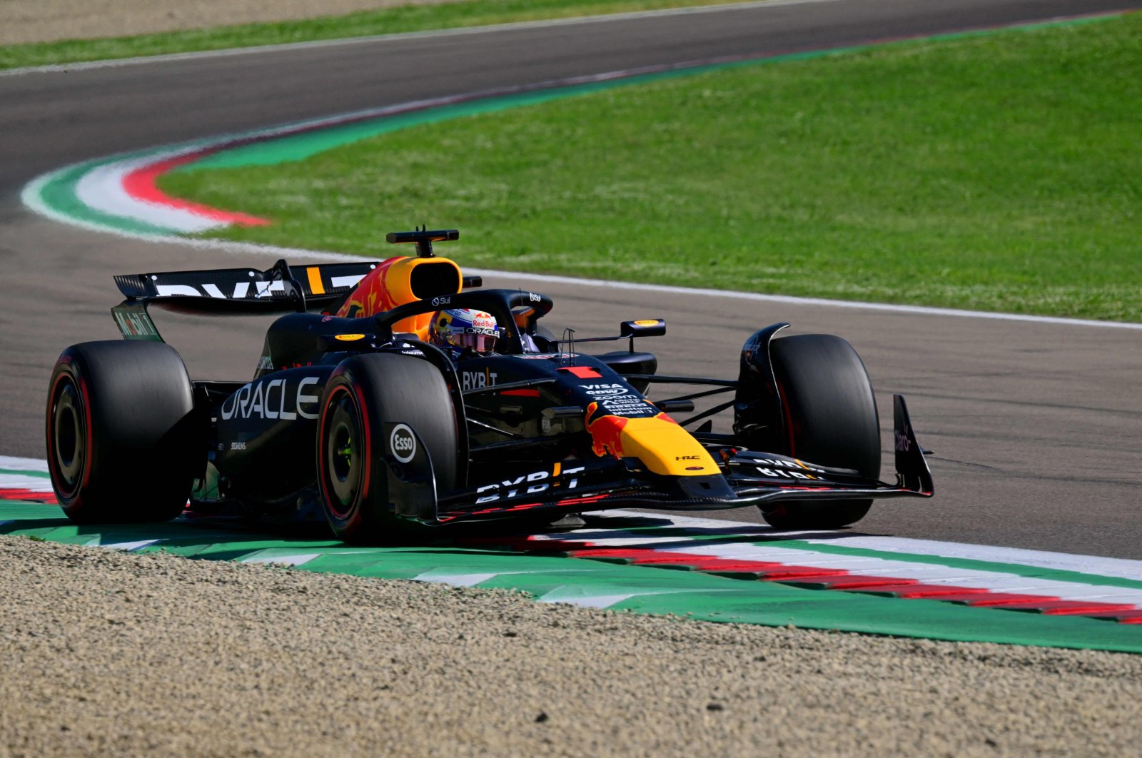 Verstappen’s pole streak hits 8 at Imola, equaling Senna’s record