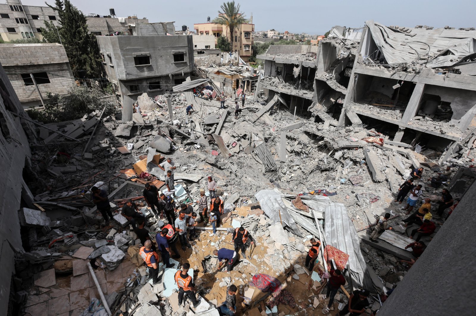 Palestinians inspect the site of an Israeli strike on a house at the al-Nuseirat refugee camp in central Gaza Strip, Palestine, May 19, 2024. (Reuters Photo)