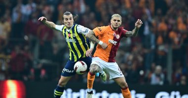 Fenerbahçe's Çağlar Söyüncü (L) vies for the ball with Galatasaray's Mauro Icardi during the Süper Lig match at the RAMS Park, Istanbul, Türkiye, May 20, 2024. (AA Photo)