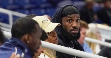 LeBron James (R) and his wife Savannah Brinson watch Bronny James participate in the 2024 NBA Draft Combine at Wintrust Arena, Chicago, U.S., May 15, 2024. (Reuters Photo)