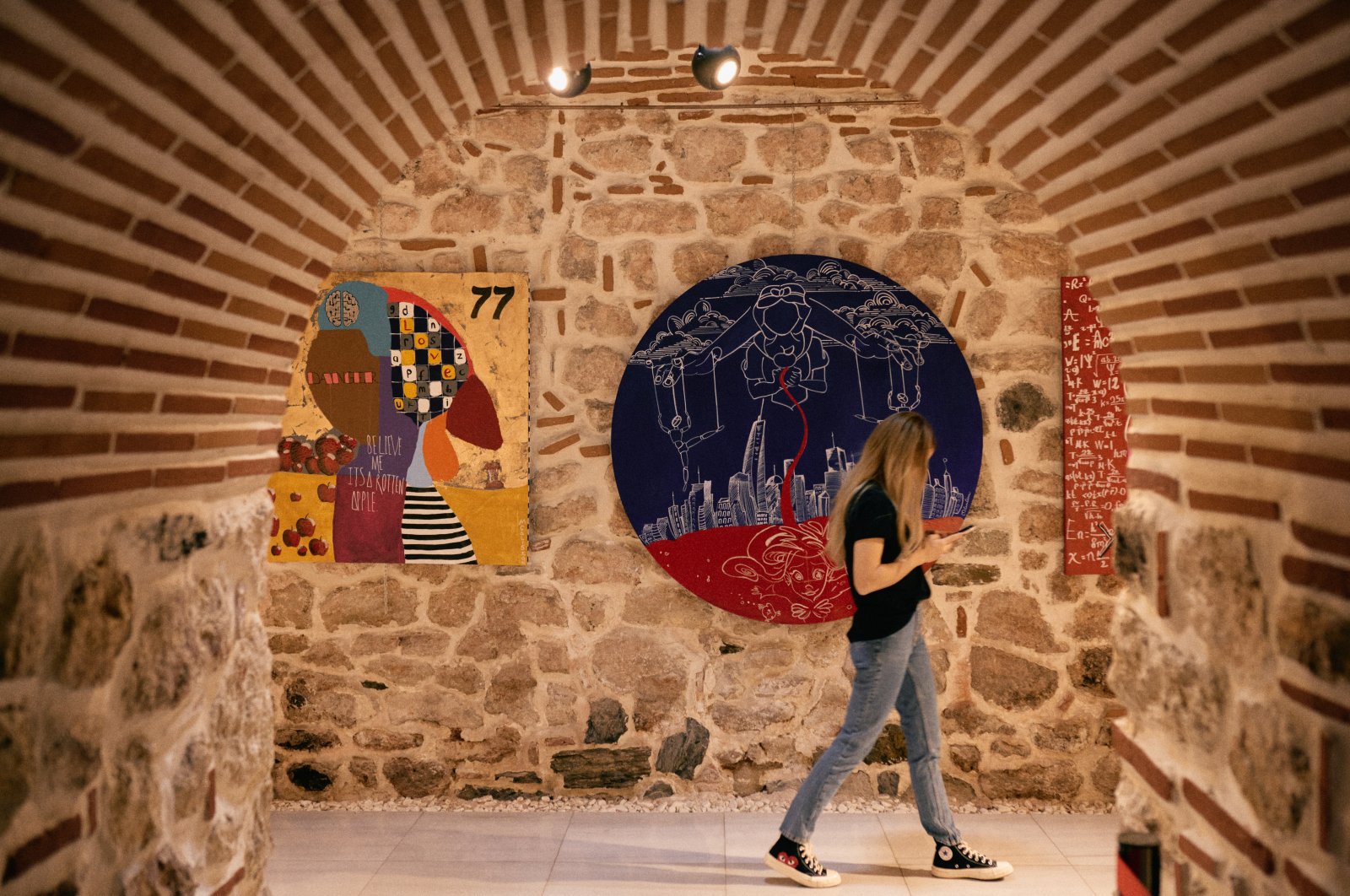 Müge Yılmaz Çalışkan debuts her latest exhibition, &quot;Impulse,&quot; at the historic Kethüda Bath House (Hammam) in Istanbul, Türkiye, April 28, 2024. (Photo courtesy of Müge Yılmaz Çalışkan)