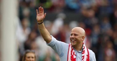 Outgoing Feyenoord coach Arne Slot waves goodbye during the Dutch Eredivisie match between Feyenoord Rotterdam and Excelsior Rotterdam, Rotterdam, Netherlands, May 19, 2024. (EPA Photo)