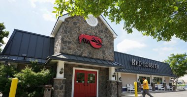 A customer enters a Red Lobster restaurant, the U.S.-based chain that filed for Chapter 11 bankruptcy protection, in Alexandria, Virginia, U.S., May 20, 2024. (Reuters Photo)