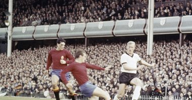 West Germany&#039;s Karl-Heinz Schnellinger (R) vies for the ball with two Spanish players during their World Cup match at Villa Park, Birmingham, U.K., July 20, 1966. (AP Photo)