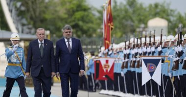 President Recep Tayyip Erdoğan (L) and Romanian Prime Minister Marcel Ciolacu attend a welcoming ceremony in the capital Ankara, Türkiye, May 21, 2024. (AA Photo)