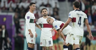 (L-R) Portugal's Cristiano Ronaldo, Bernardo Silva, Pepe and Ruben Dias prepare for a free kick during the World Cup quarterfinal match against Morocco, at Al Thumama Stadium, Doha, Qatar, Dec. 10, 2022. (AP Photo)