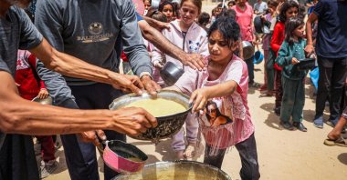 Displaced Palestinian children line up to receive food in Rafah, in the southern Gaza Strip, Palestine, May 19, 2024. (AFP Photo)