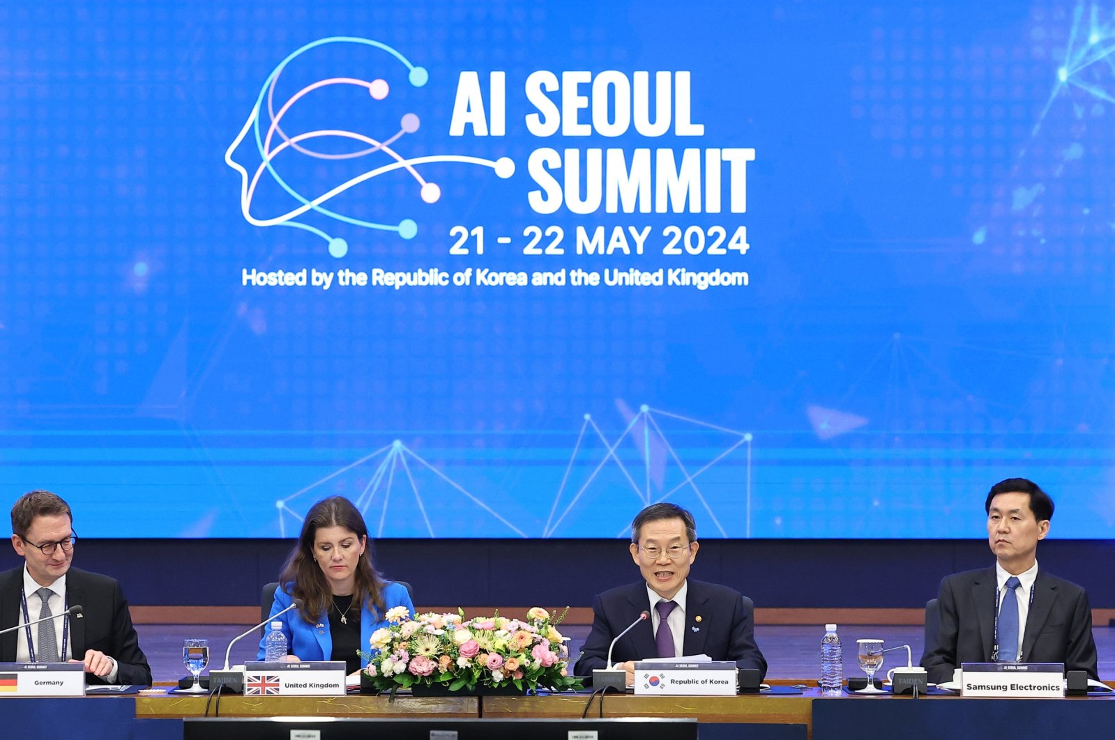 South Korea&#039;s Science Minister Lee Jong-ho (2R) delivers an opening speech during the ministerial session of the AI Seoul Summit at the Korea Institute for Science and Technology, co-hosted by South Korea and Britain, in the capital city of Seoul, South Korea, May 22, 2024. (EPA Photo)