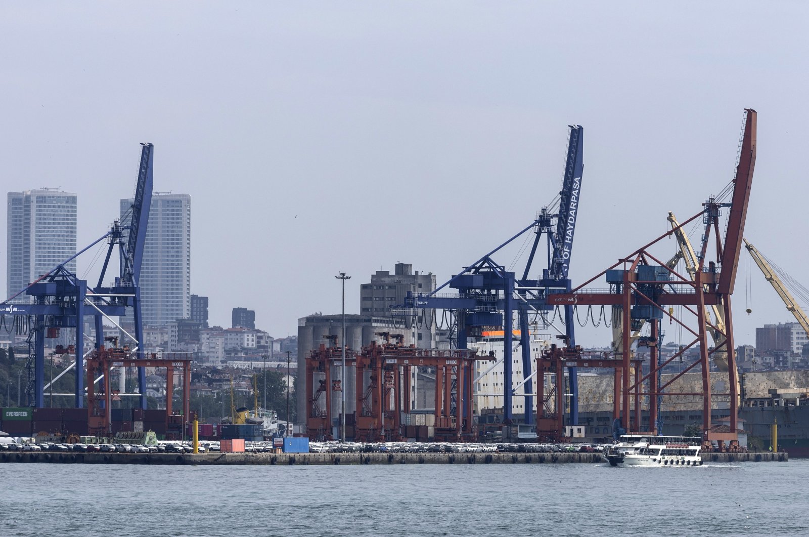 Cranes at the Haydarpaşa port in Istanbul, Türkiye, May 3, 2024. (EPA Photo)