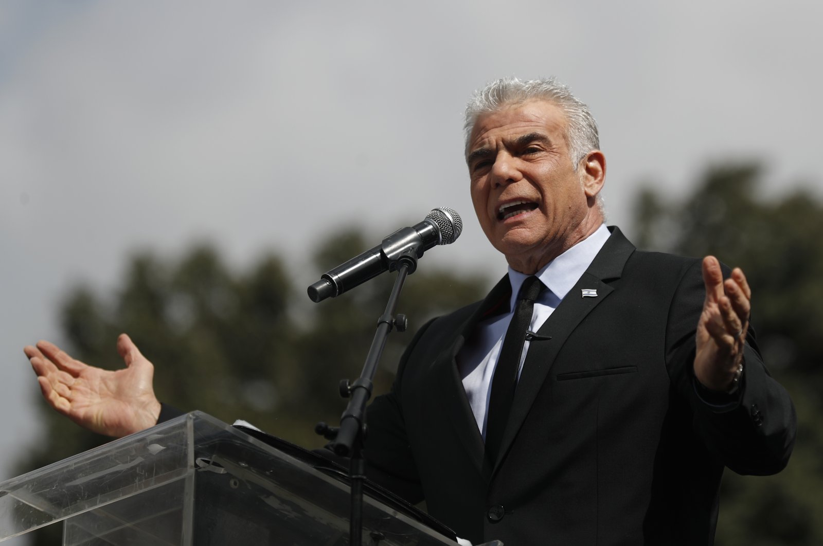 Former Israeli prime minister Yair Lapid addresses a rally against the judicial overhaul plan outside the Knesset in Jerusalem, March 27, 2023. (EPA File Photo)