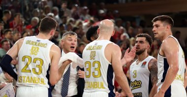 Fenerbahçe head coach Sarunas Jasikevicius (2nd L) gives instructions to his players during the EuroLeague match against Monaco at the Salle Omnisports Gaston, Monaco, Monaco, May 8, 2024. (AA Photo)