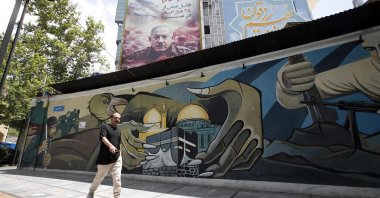 Iranians walk past an anti-Israeli billboard bearing the portrait of Israel&#039;s Prime Minister Benjamin Netanyahu, Tehran, Iran, May 12, 2024. (AFP Photo)