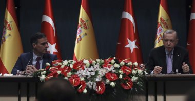 President Recep Tayyip Erdoğan, right, and Spanish Prime Minister Pedro Sanchez speak at a joint news conference after their talks at the Presidential Complex, in Ankara, Wednesday, Nov. 17, 2021. (AP File Photo)