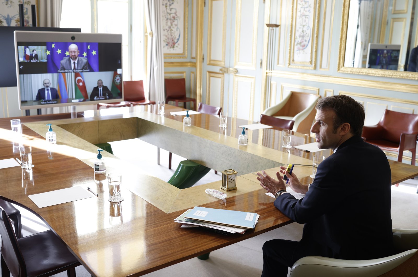 French President Emmanuel Macron holds a videoconference meeting with Armenian Prime Minister Nikol Pashinyan (screen, L), Azerbaijan President Ilham Aliev (screen, R) and European Council President Charles Michel (screen, top) at the Elysee Palace in Paris, France, Feb. 4, 20222. (AP Photo)