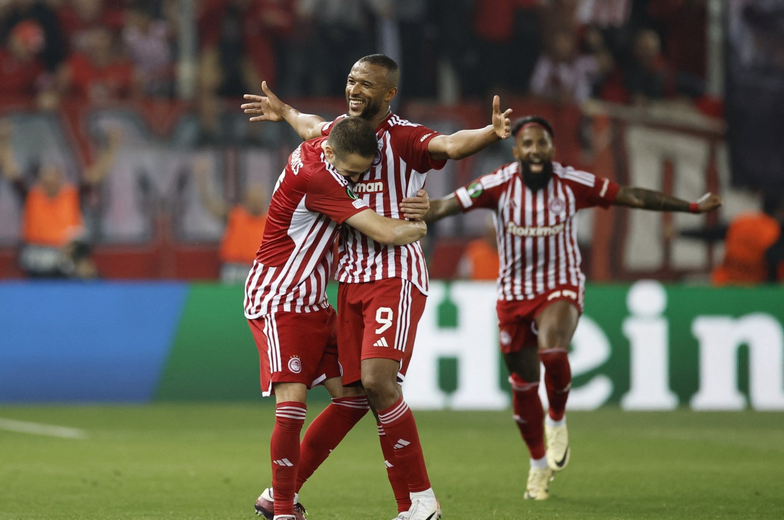 Olympiacos aim to break Conference League ice against Fiorentina