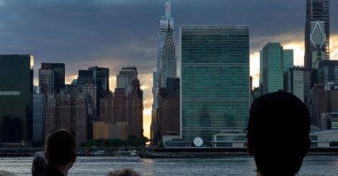People gather to watch the sunset during a phenomenon known as Manhattanhenge, when the sun lines up with the Manhattan street grid, in Long Island City in the Queens borough of New York City, U.S., May 28, 2024. (Reuters Photo)