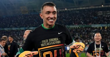 Galatasaray&#039;s Fernando Muslera celebrates after the team&#039;s Süper Lig triumph, Konya, Türkiye, May 26, 2024. (AA Photo)