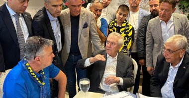 Fenerbahçe's presidential candidate Aziz Yıldırım (C) speaks during a meeting with congress members and fans, Izmir, Türkiye, May 28, 2024. (DHA Photo)