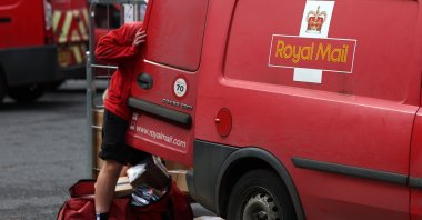 A Royal Mail worker at a Royal Mail depot in High Wycombe, Buckinghamshire, Britain, May 29, 2024. (EPA Photo)