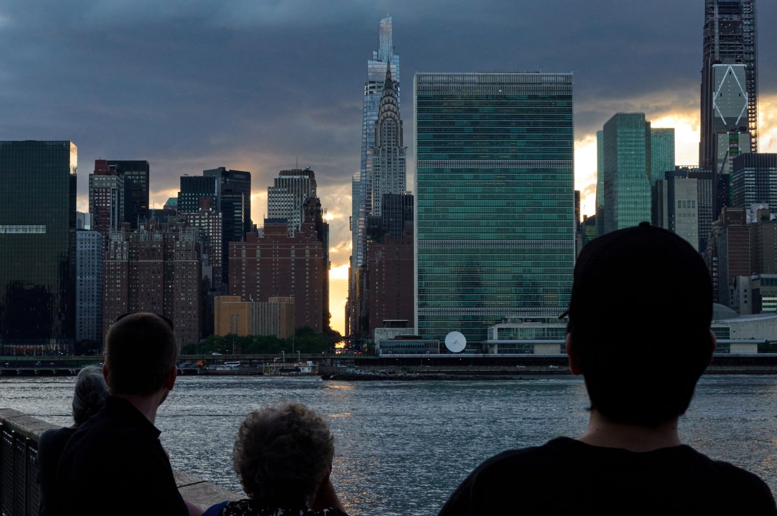 People gather to watch the sunset during a phenomenon known as Manhattanhenge, when the sun lines up with the Manhattan street grid, in Long Island City in the Queens borough of New York City, U.S., May 28, 2024. (Reuters Photo)