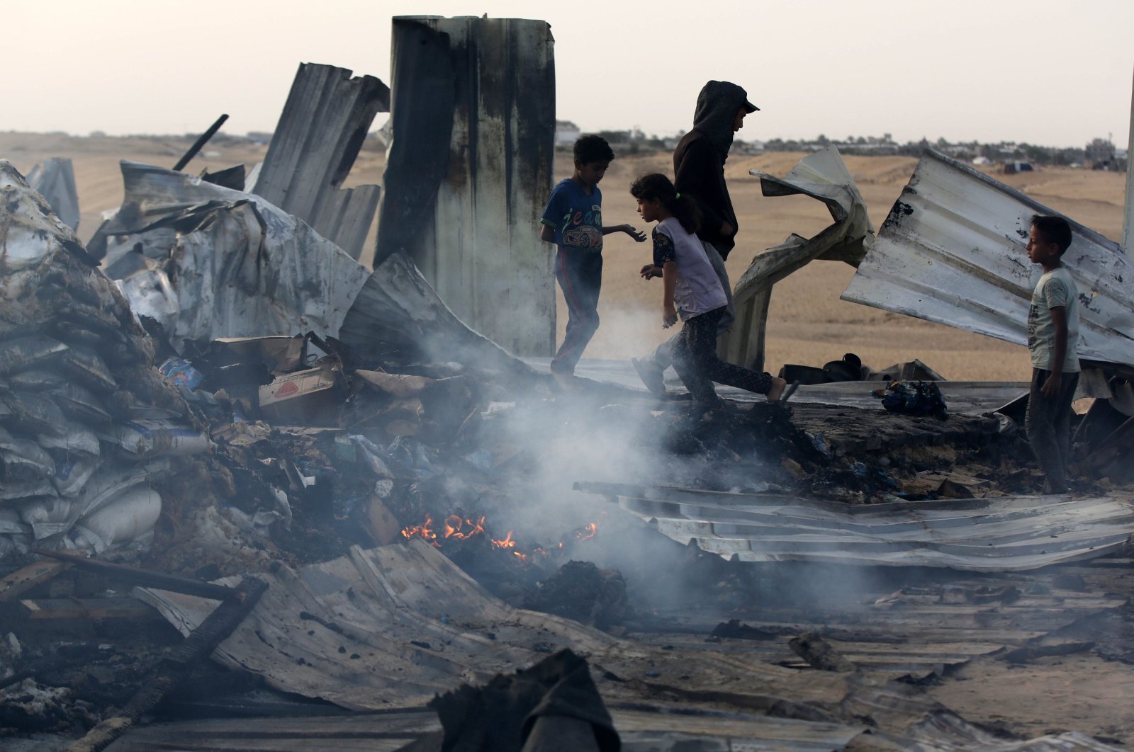 Palestinian children gather at the site of an Israeli strike on a camp area housing internally displaced people in Rafah, southern Gaza, Palestine, May 27, 2024. (AFP Photo)