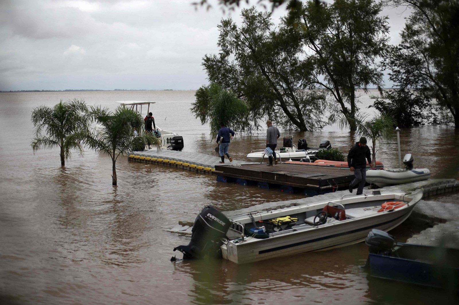 Volunteers prepare their boats to transport donations to Guaiba for flood victims in Porto Alegre, Rio Grande do Sul state, Brazil, May 13, 2024. (AFP Photo)