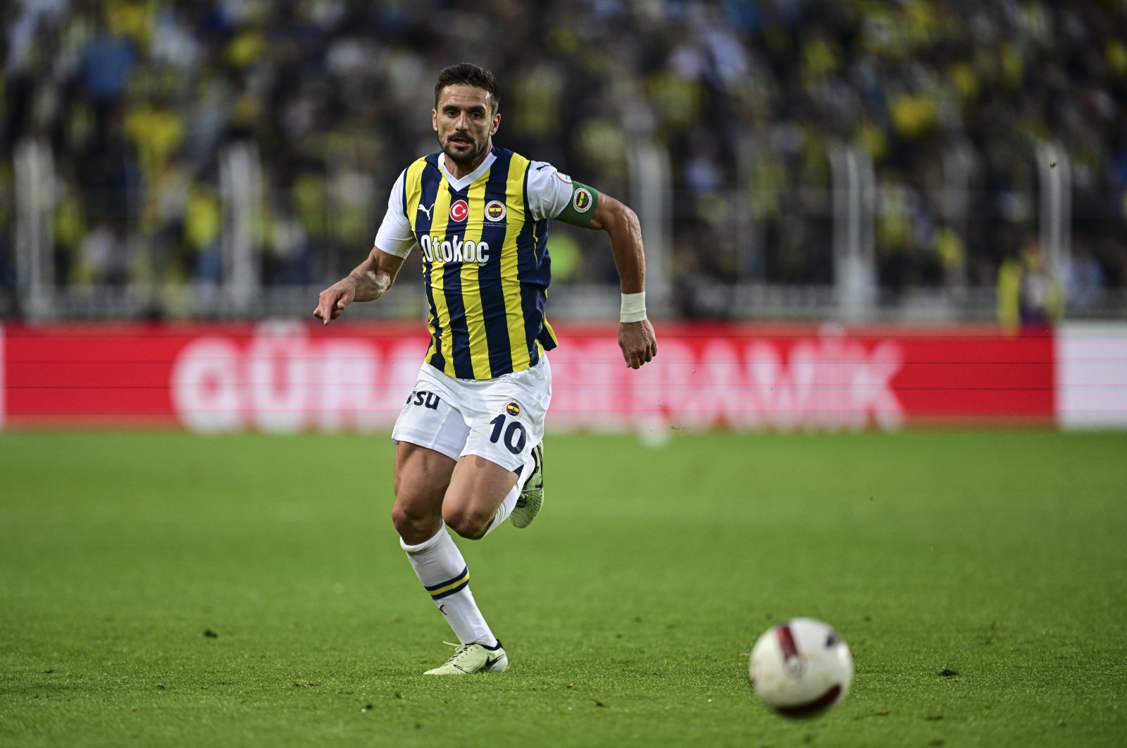 Fenerbahçe&#039;s Dusan Tadic in action during a Süper Lig match against Istanbulspor at the Ülker Stadium, Istanbul, Türkiye, May 26, 2024. (AA Photo)