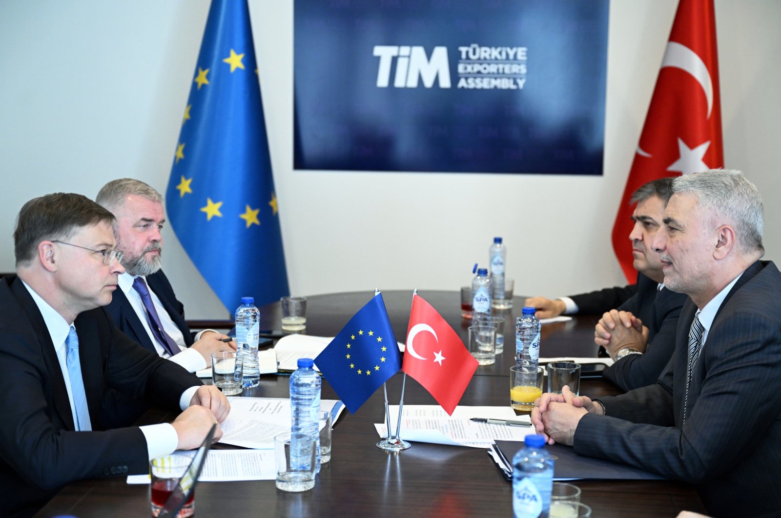 European Commission Vice President Valdis Dombrovskis (L) and Trade Minister Ömer Bolat (R) attend a meeting at the newly opened Brussels representative office of the Türkiye Exporters Assembly (TIM), Brussels, Belgium, May 30, 2024. (AA Photo)