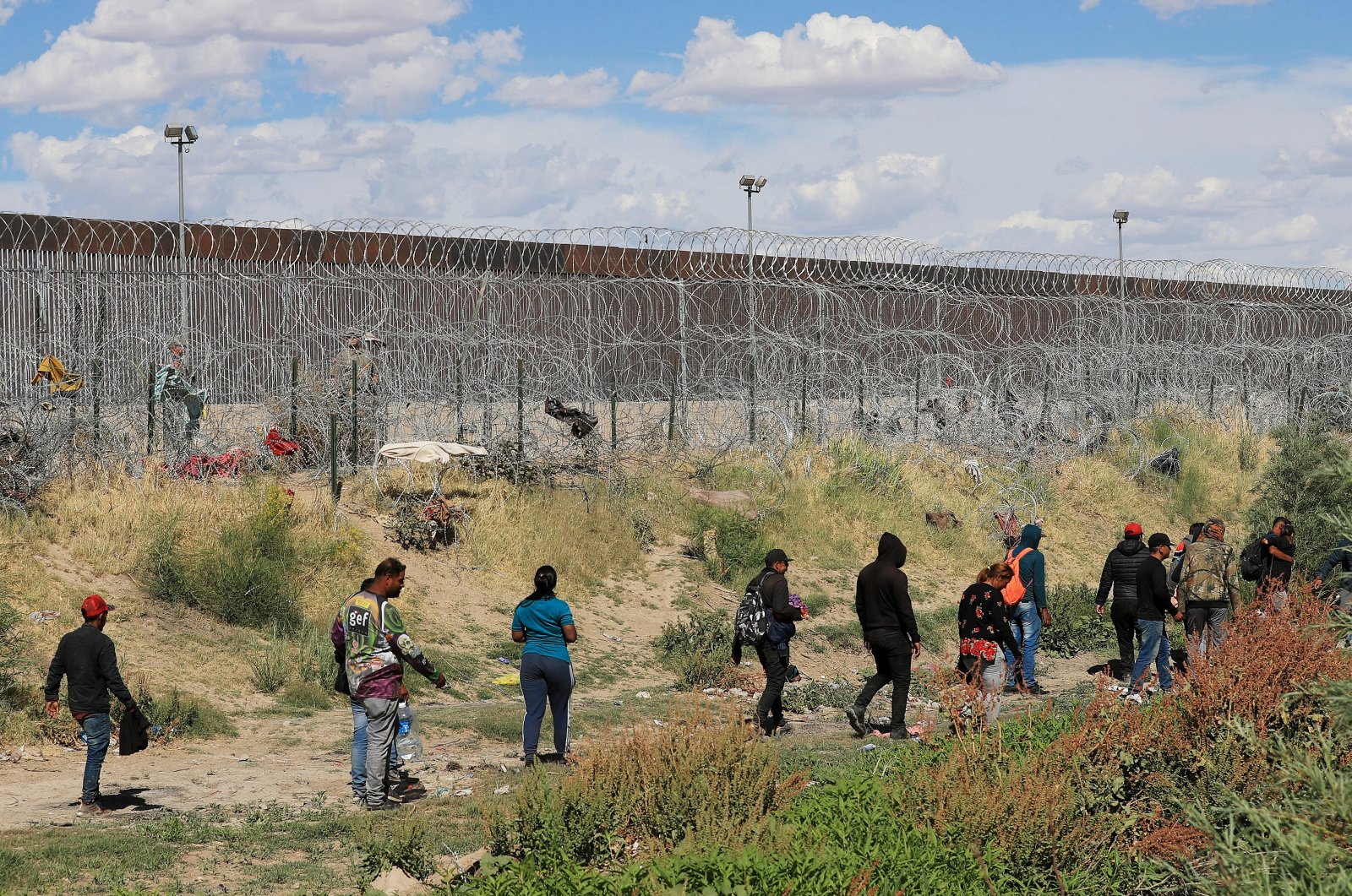 Migrants walk near the border wall near the U.S. border, in Ciudad Juarez, Chihuahua, Mexico, May 26, 2024. (EPA Photo)